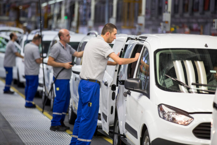 Ford Tackles Technician Shortage with $4 Million Investment in Scholarships